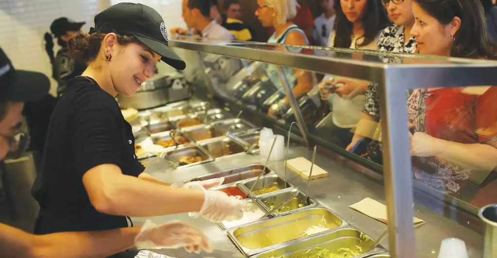 Crew-Member-at-Chipotle-02